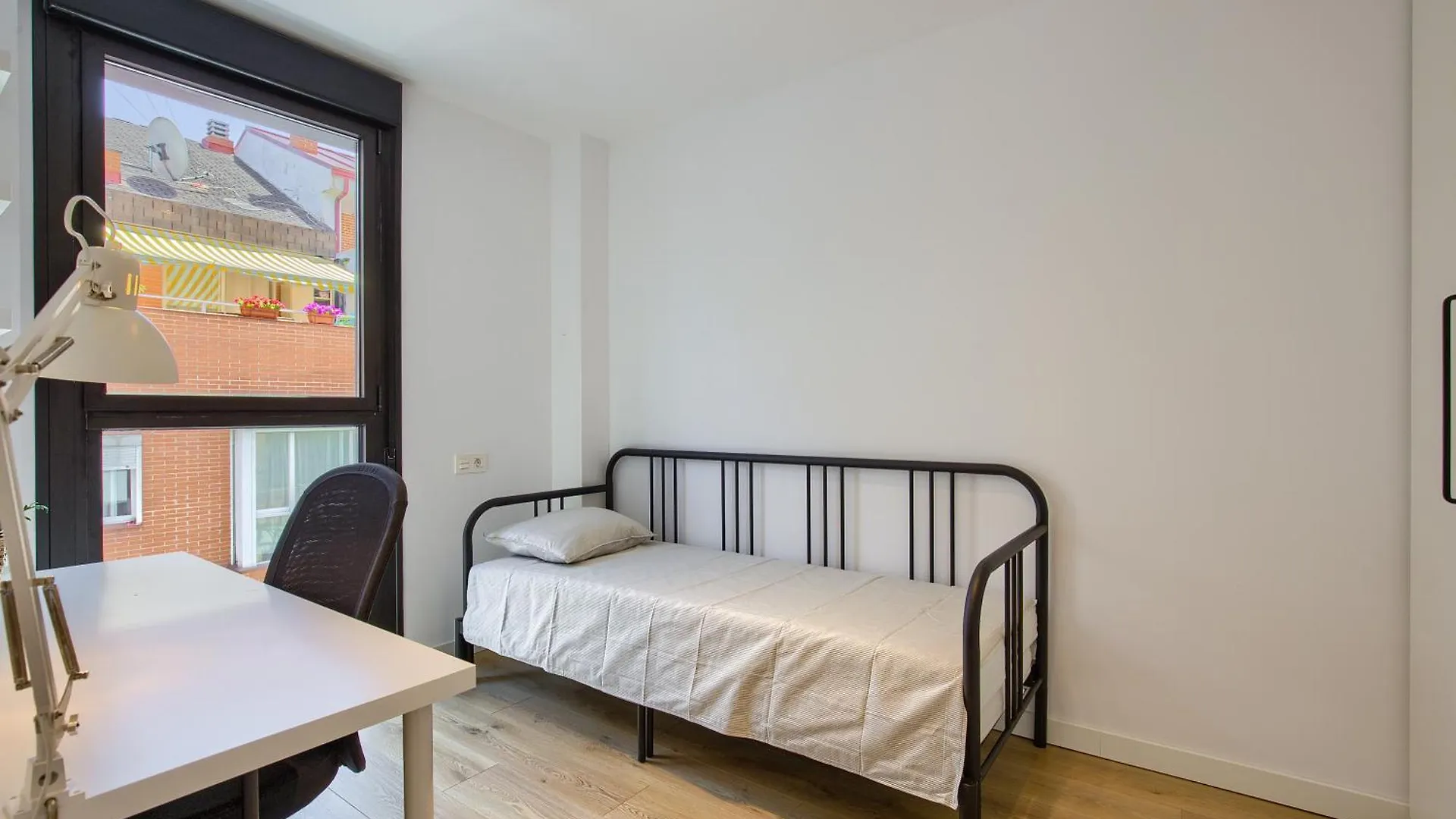 Edmond Vibes Airport - Ifema Hub Aparthotel