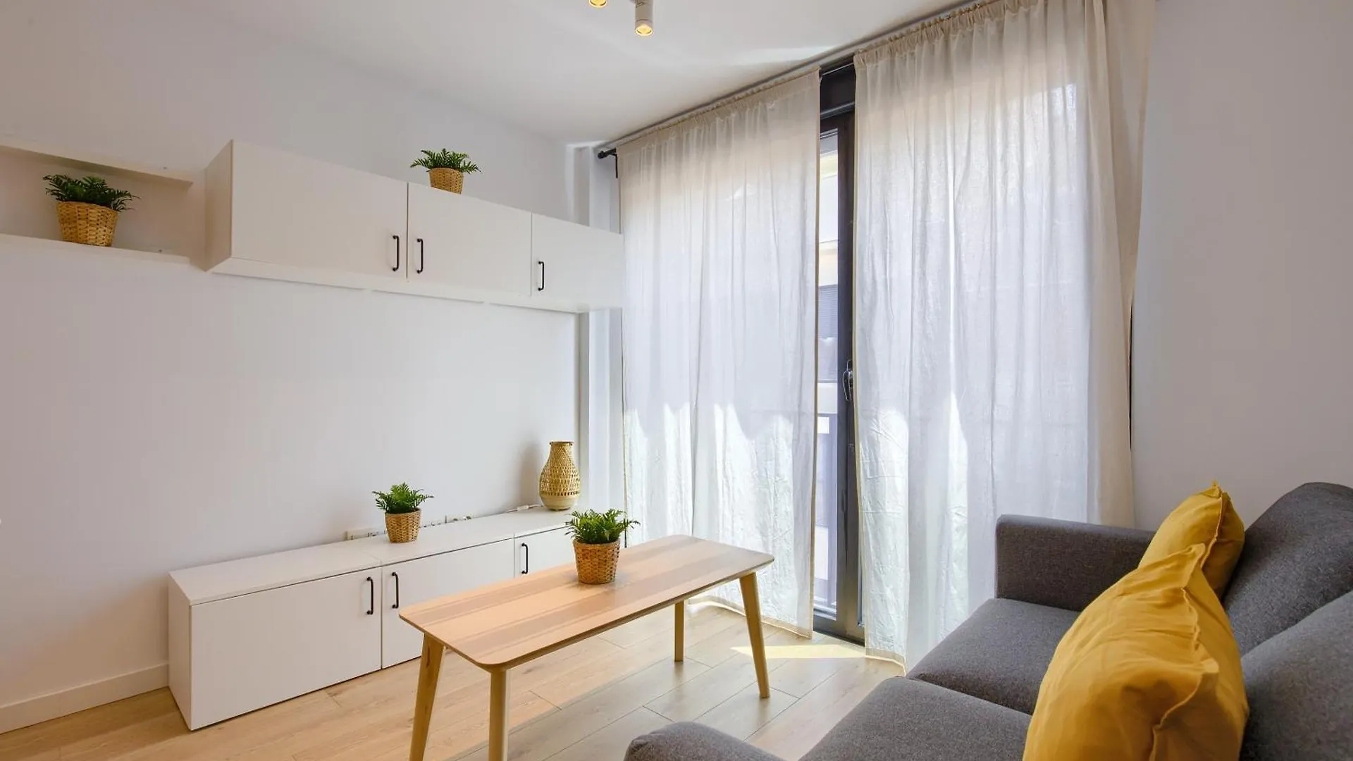 Edmond Vibes Airport - Ifema Hub Aparthotel