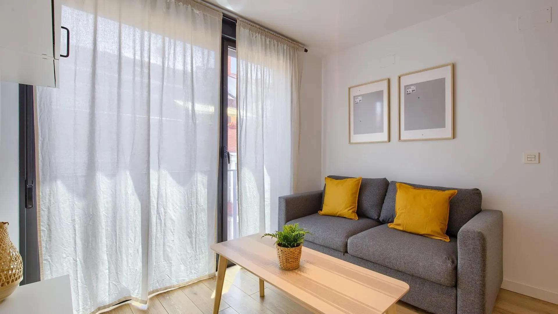 Edmond Vibes Airport - Ifema Hub 0*, Madrid